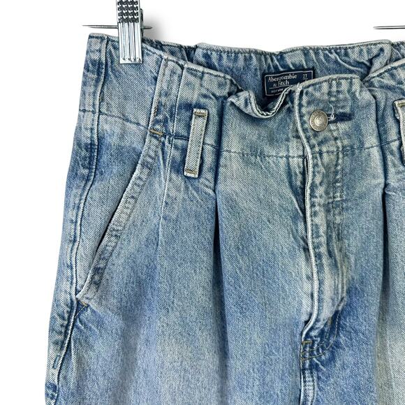 Abercrombie & Fitch Vintage Inspired Ultra High Rise Paperbag Raw Hem Mom Jeans - Picture 7 of 13